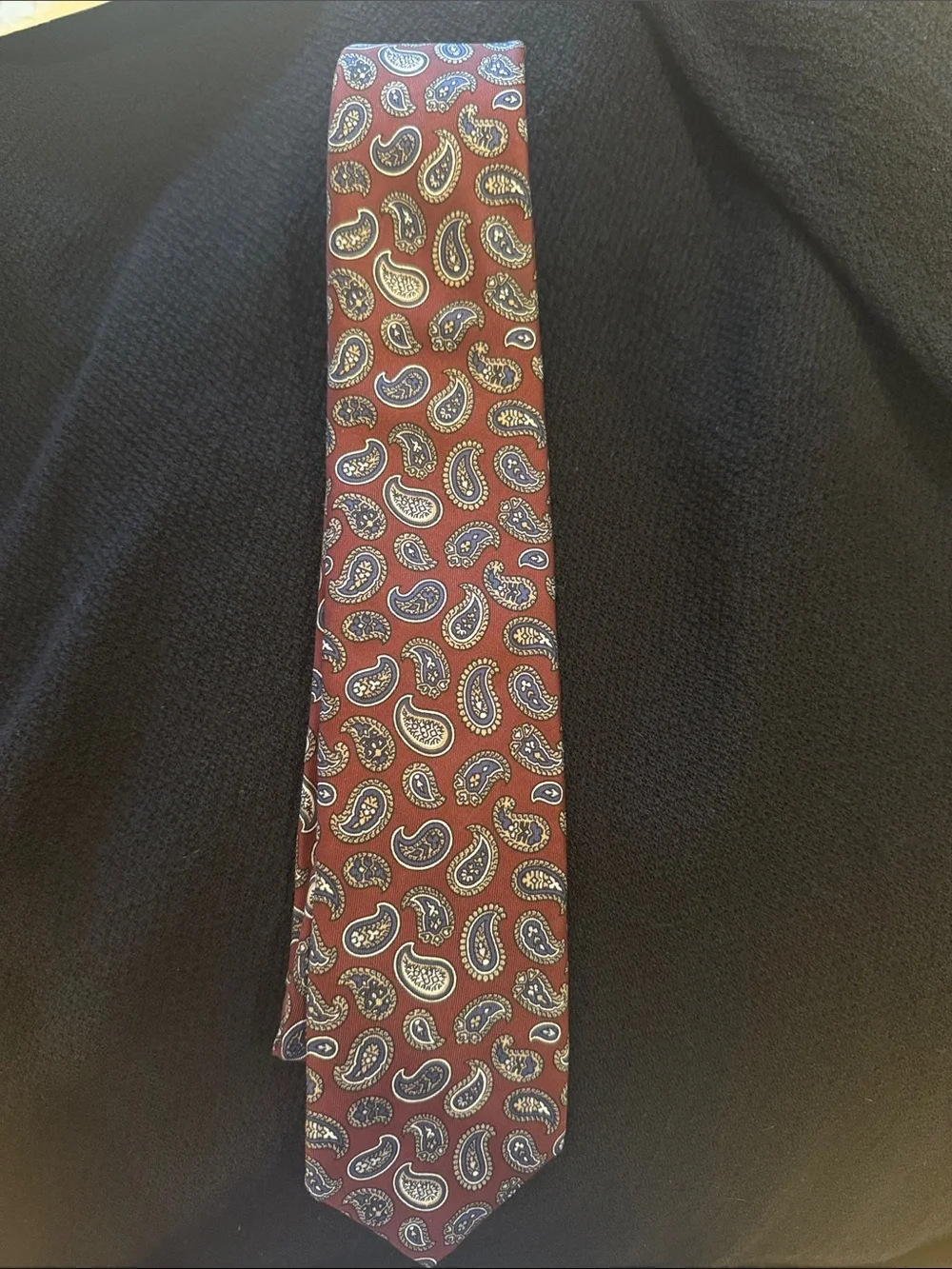 Men's Burgundy Paisley Silk Tie - Classic Formal Accessory